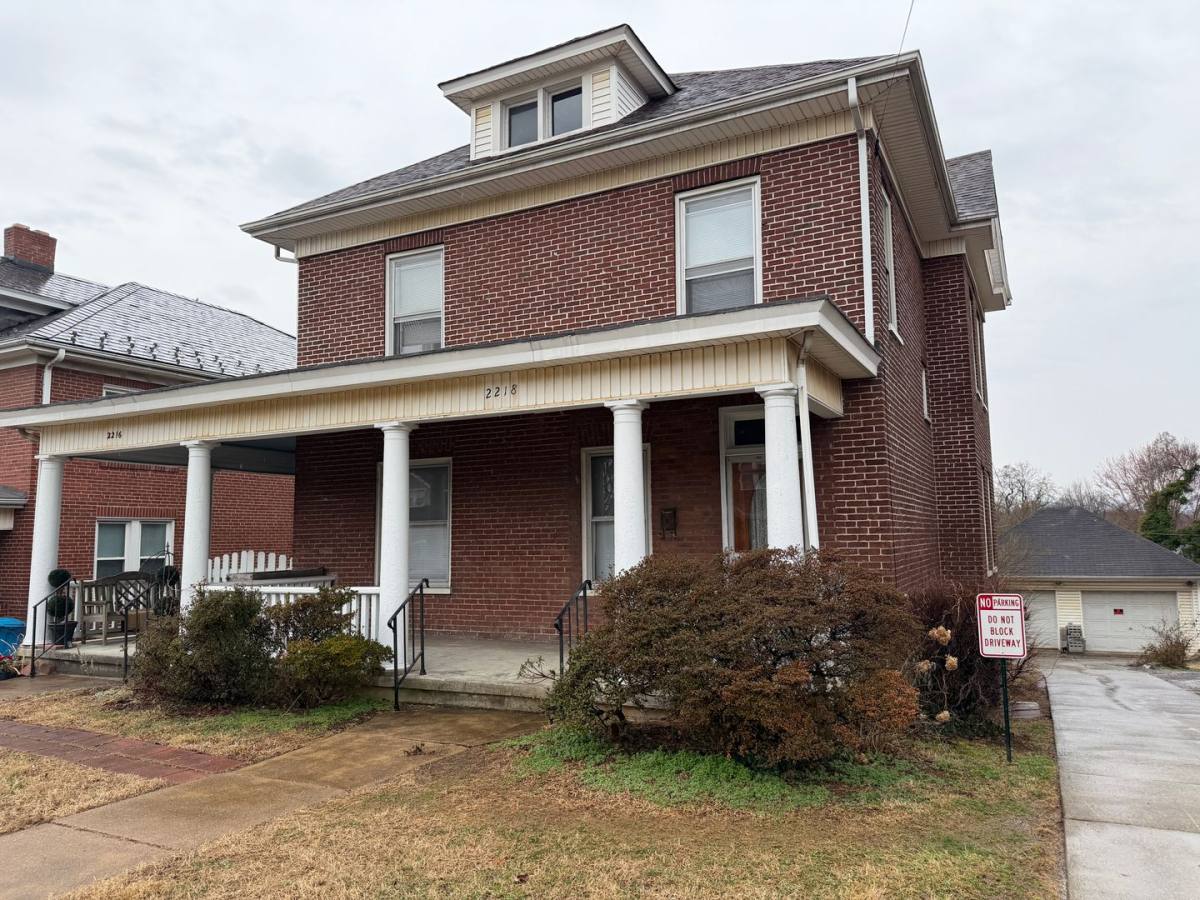 Apartment for rent at 2216 2218 Memorial Ave SW, Roanoke, VA 24015