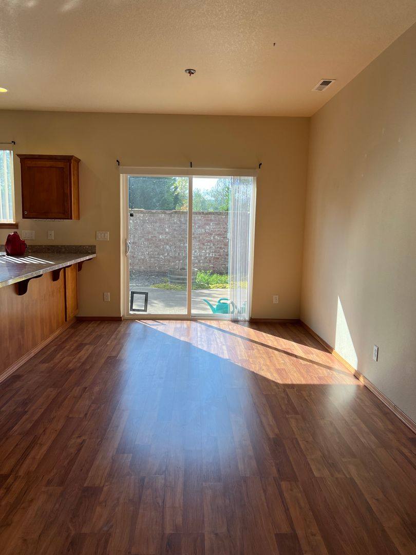 Townhouse for rent at 417 SW Pemberly Loop, McMinnville, OR 97128
