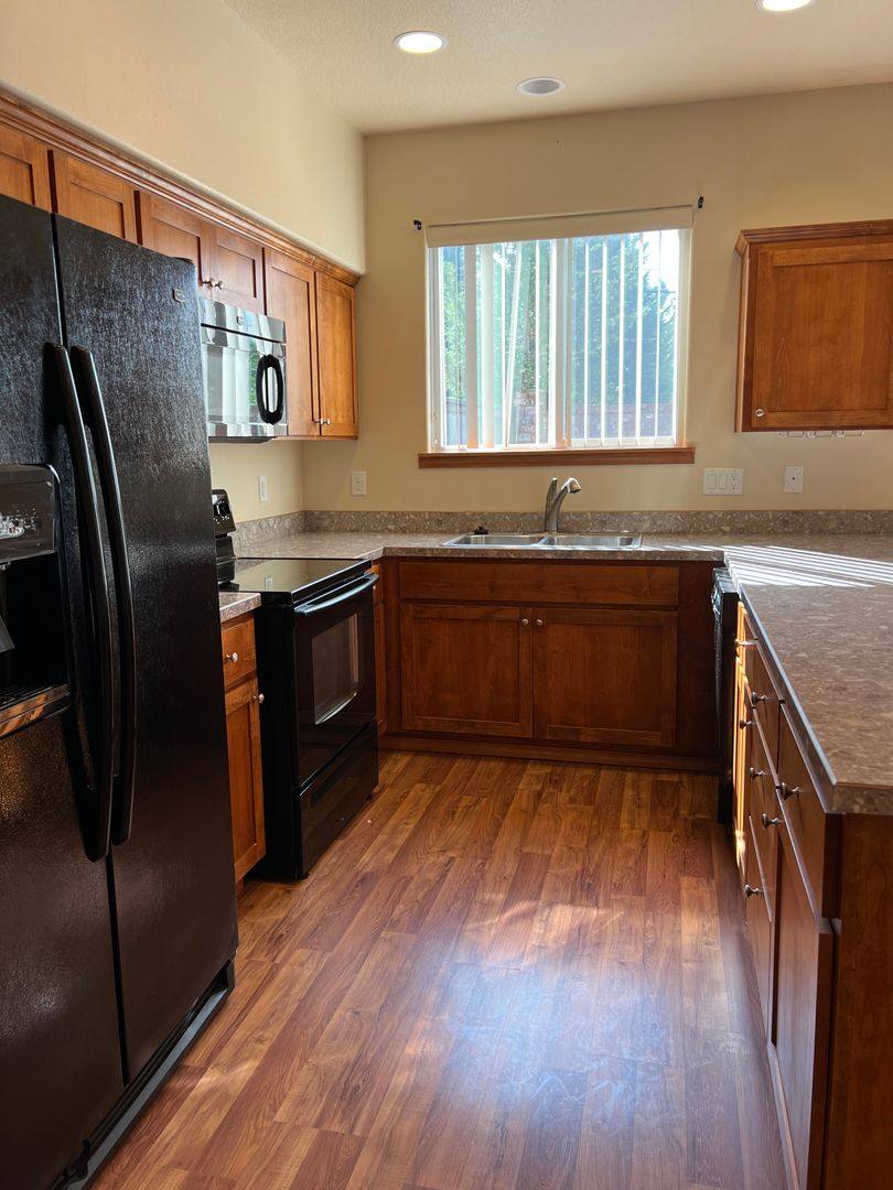 Townhouse for rent at 417 SW Pemberly Loop, McMinnville, OR 97128