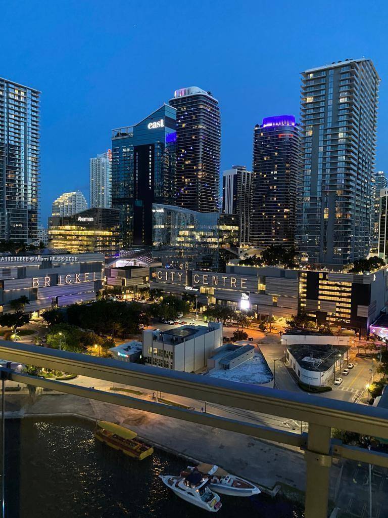 Apartment for rent at 92 SW 3rd St #1904, Miami, FL 33130