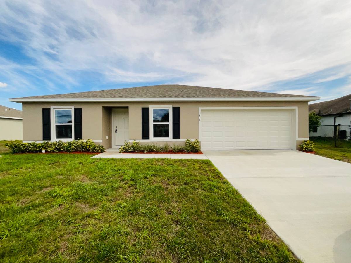 934 SW McDevitt Ave, Port Saint Lucie, FL 34953