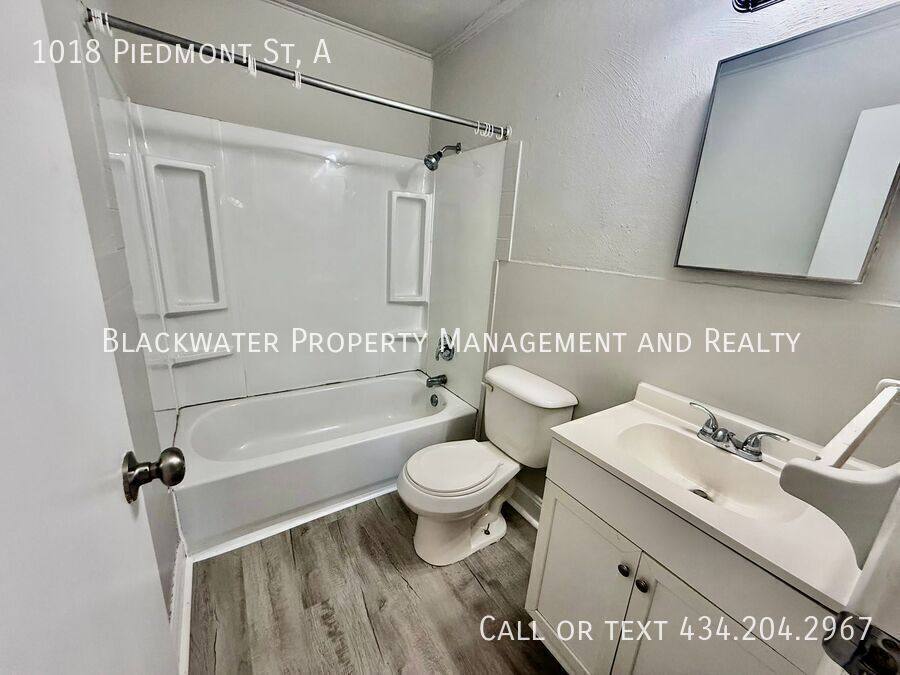 Apartment for rent at 1018 Piedmont St #A, Bedford, VA 24523