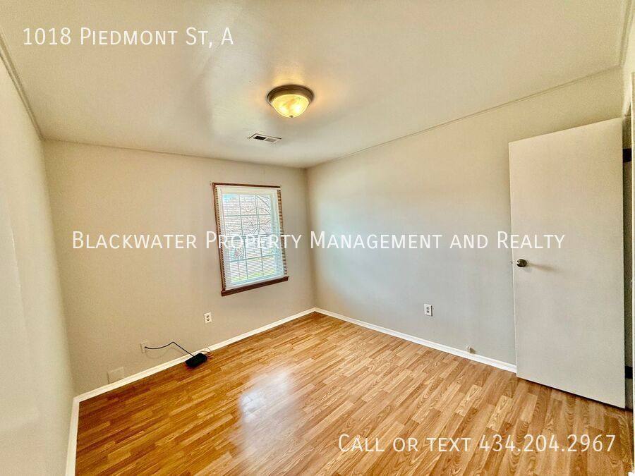 Apartment for rent at 1018 Piedmont St #A, Bedford, VA 24523