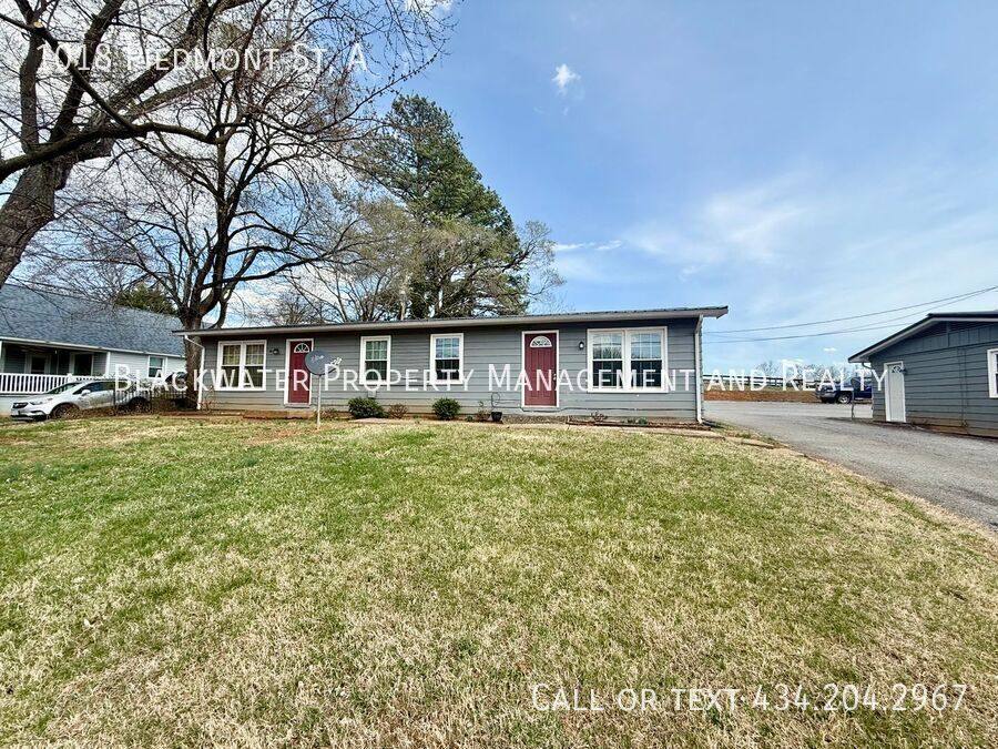 Apartment for rent at 1018 Piedmont St #A, Bedford, VA 24523