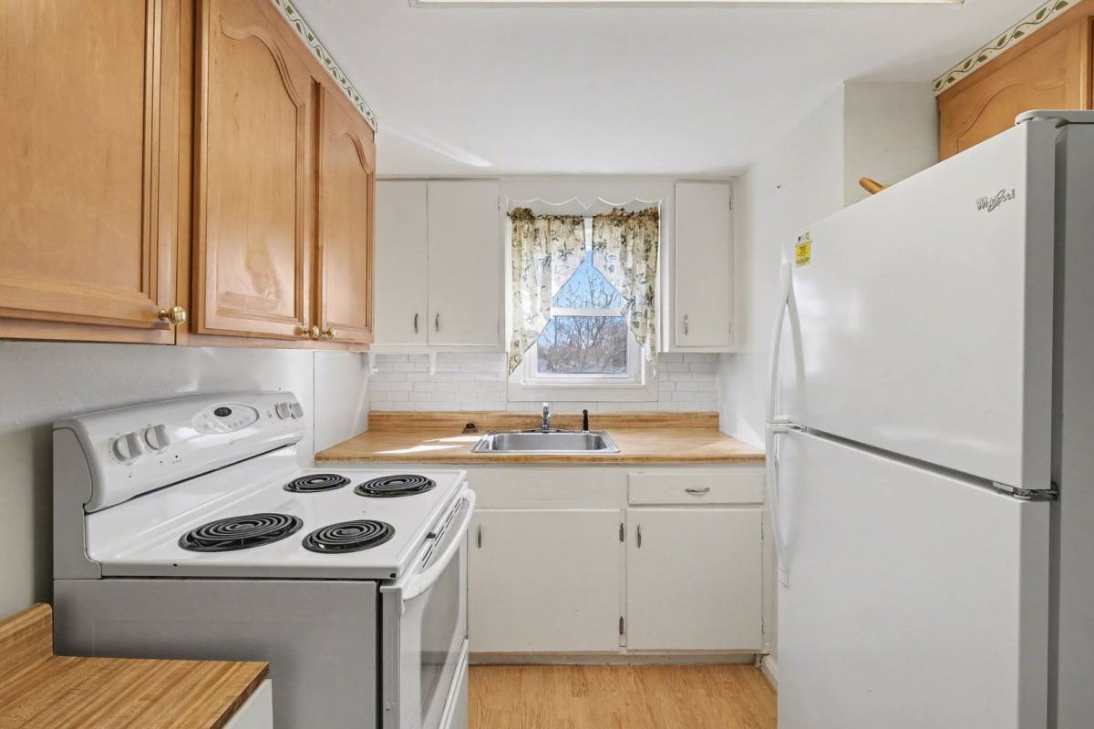 Apartment for rent at 1163 W Reid Rd, Flint, MI 48507