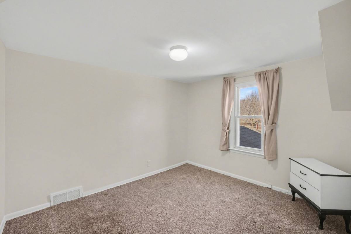 Apartment for rent at 1163 W Reid Rd, Flint, MI 48507