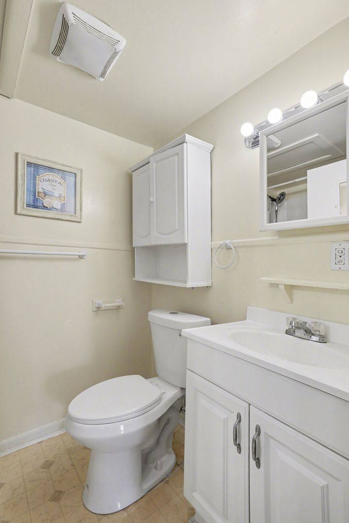 Apartment for rent at 1163 W Reid Rd, Flint, MI 48507