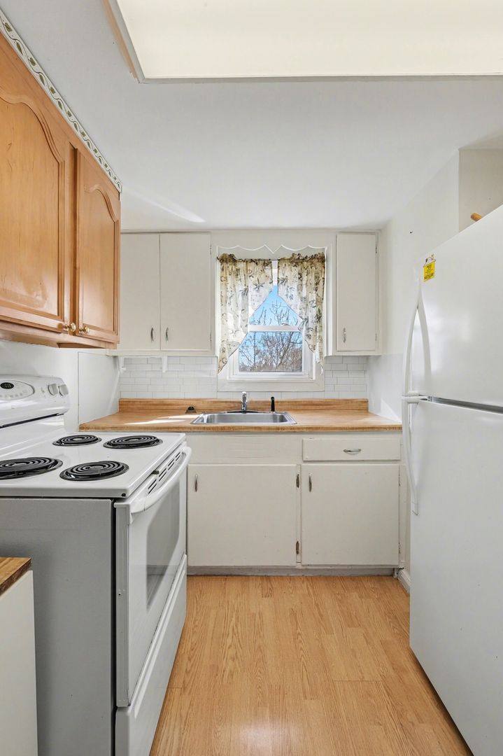 Apartment for rent at 1163 W Reid Rd, Flint, MI 48507