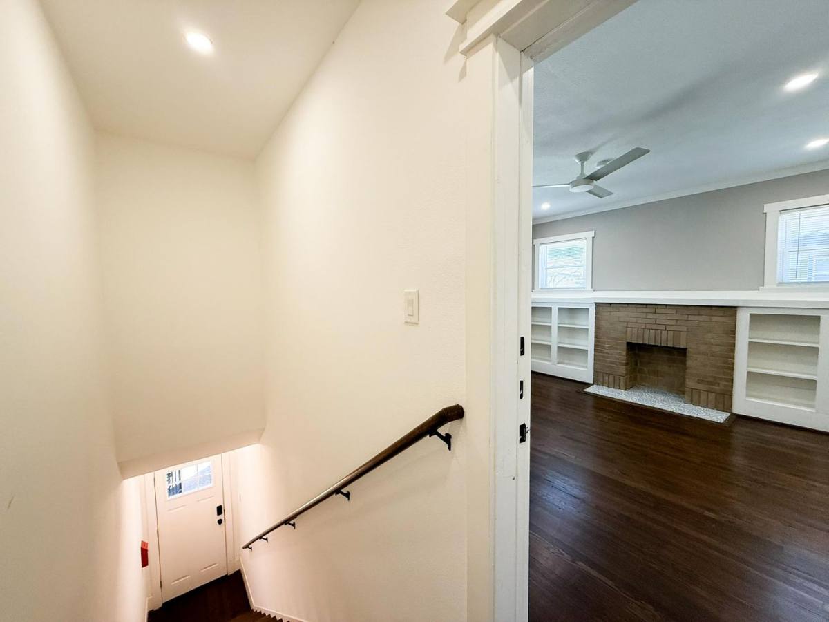 Apartment for rent at 4112 Junius St, Dallas, TX 75246