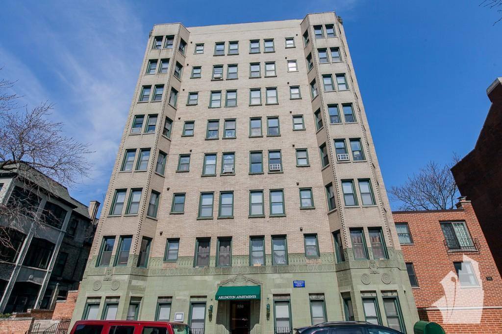 Apartment for rent at 550 W Arlington Place #702, Chicago, IL 60614