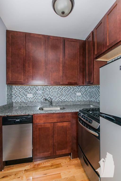 Apartment for rent at 550 W Arlington Place #702, Chicago, IL 60614