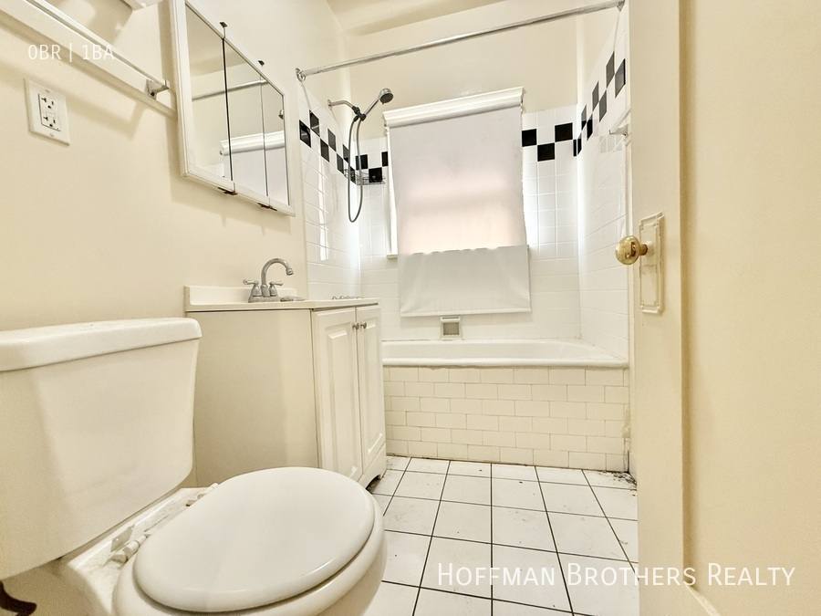 Apartment for rent at 1611 Schrader Blvd #206, Los Angeles, CA 90028