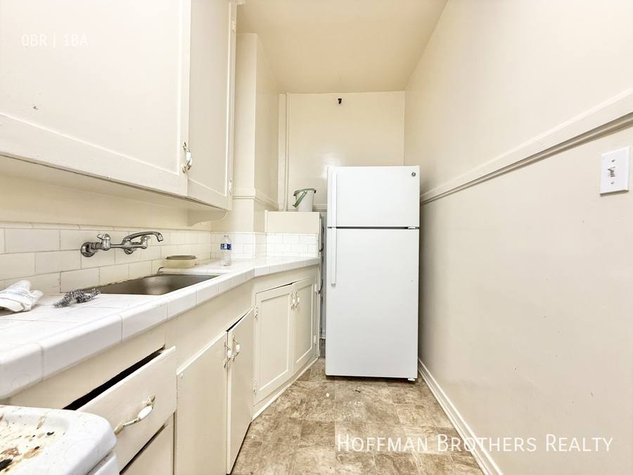 Apartment for rent at 1611 Schrader Blvd #206, Los Angeles, CA 90028