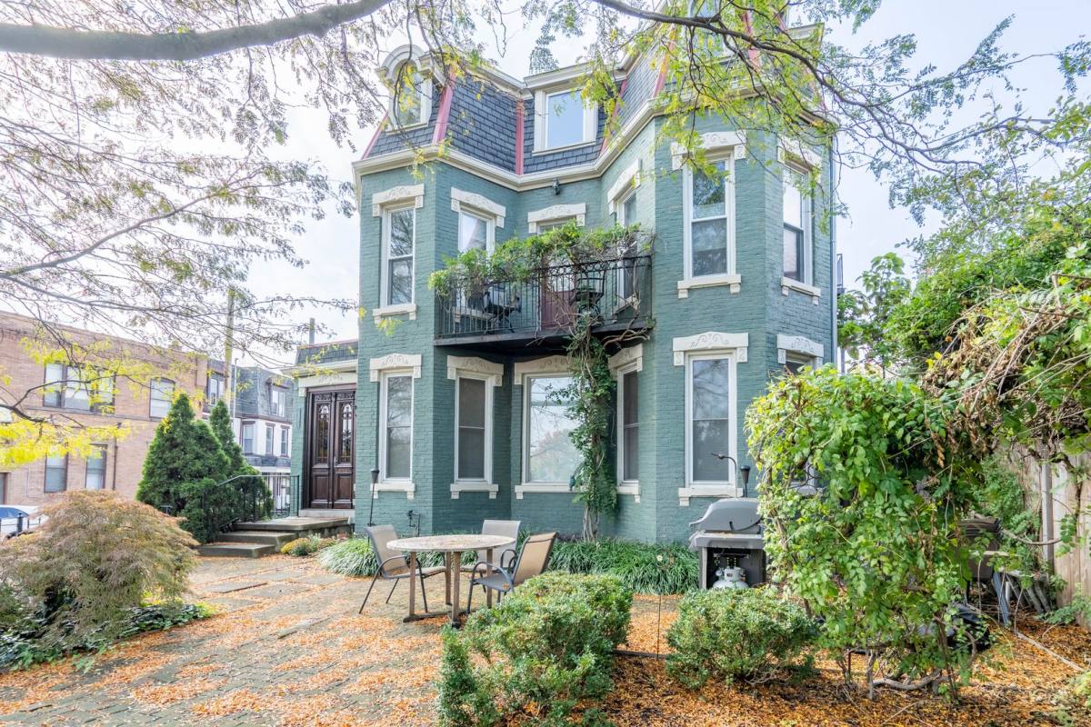 Apartment for rent at 1371 N High St, Columbus, OH 43201