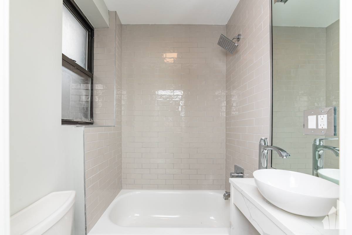 Apartment for rent at 505 W Belmont Ave #2B, Chicago, IL 60657
