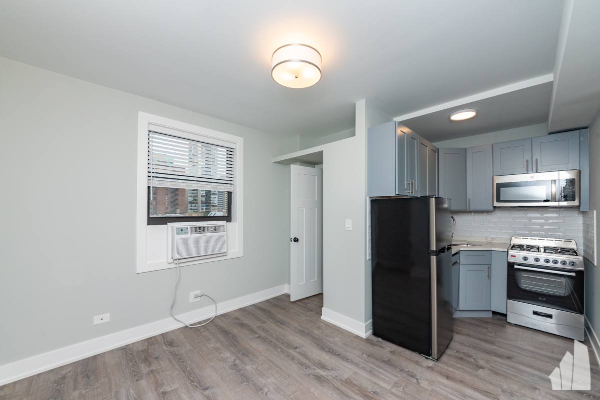 Apartment for rent at 505 W Belmont Ave #2B, Chicago, IL 60657