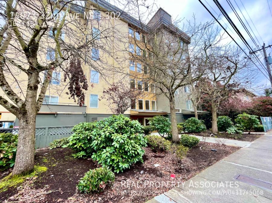14023 32nd Ave NE #302, Seattle, WA 98125