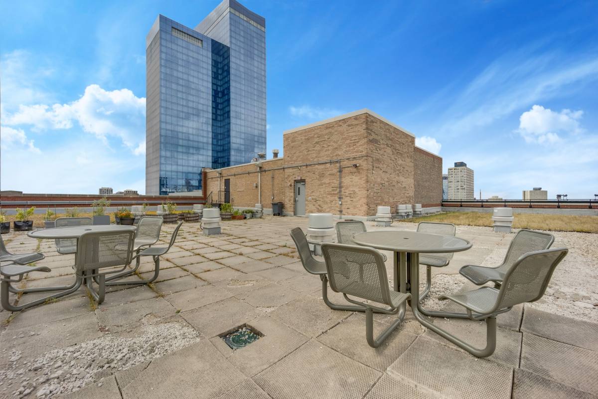 Apartment for rent at 320 E 21st St #604, Chicago, IL 60616
