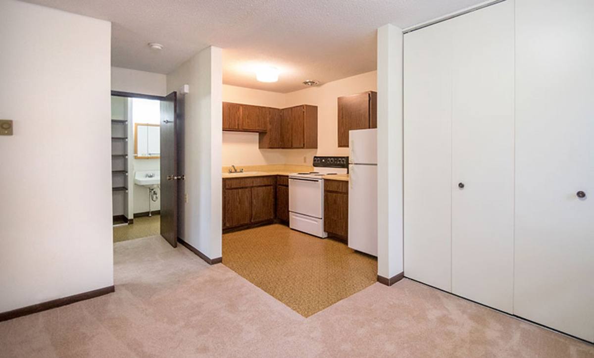 Apartment for rent at 704 Central Ave NW, Orange City, IA 51041
