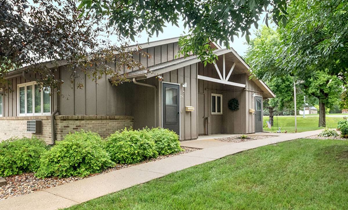 Apartment for rent at 704 Central Ave NW, Orange City, IA 51041