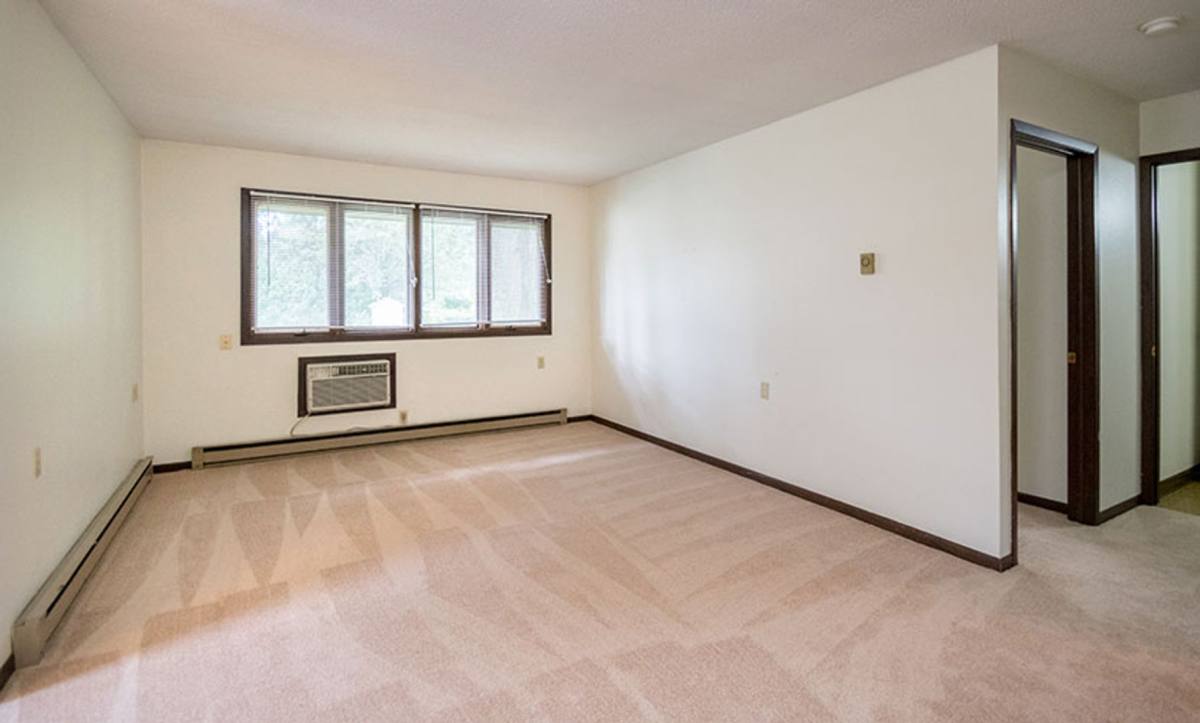 Apartment for rent at 704 Central Ave NW, Orange City, IA 51041
