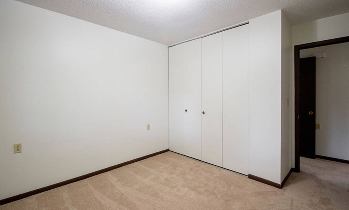Apartment for rent at 704 Central Ave NW, Orange City, IA 51041
