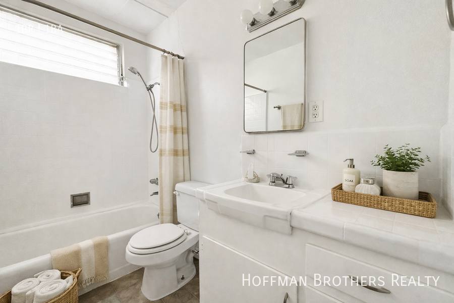Apartment for rent at 1350 N Citrus Ave #9, Los Angeles, CA 90028