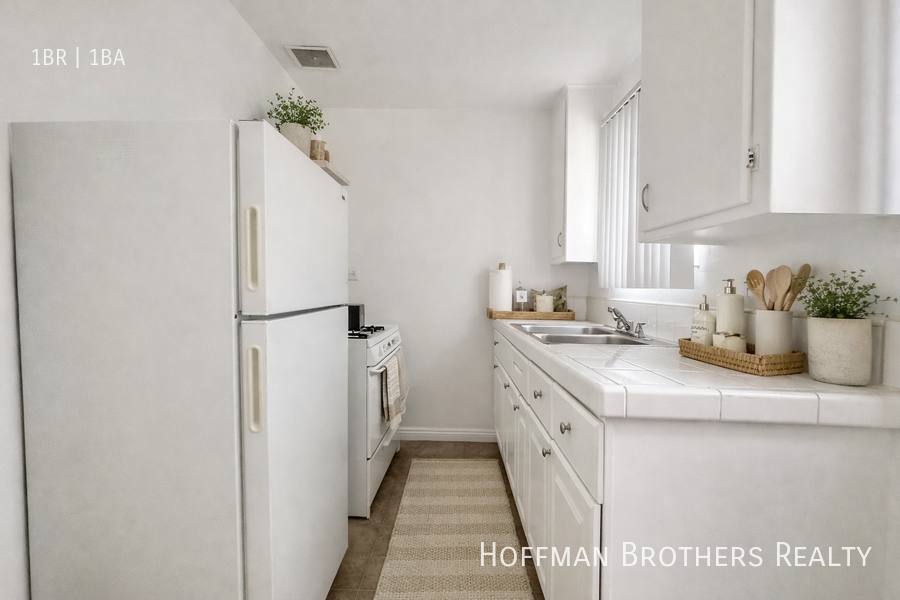 Apartment for rent at 1350 N Citrus Ave #9, Los Angeles, CA 90028