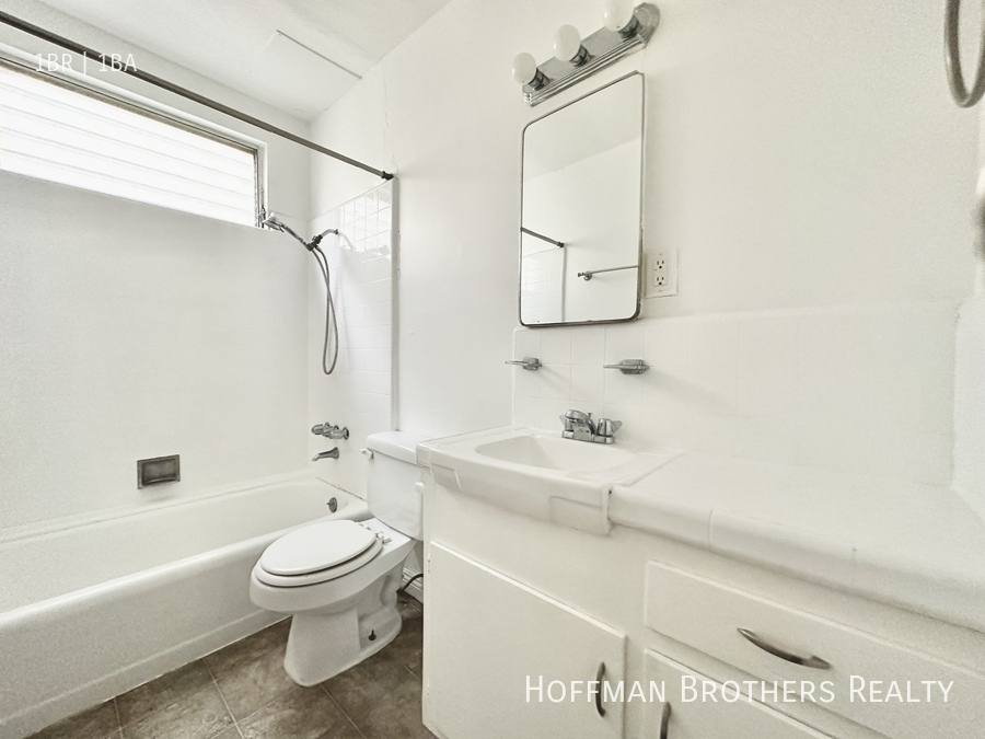Apartment for rent at 1350 N Citrus Ave #9, Los Angeles, CA 90028