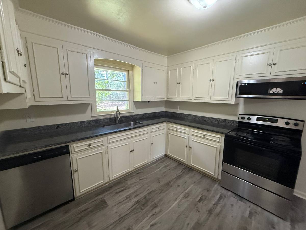 House for rent at 140 Forest Rd, Athens, GA 30605