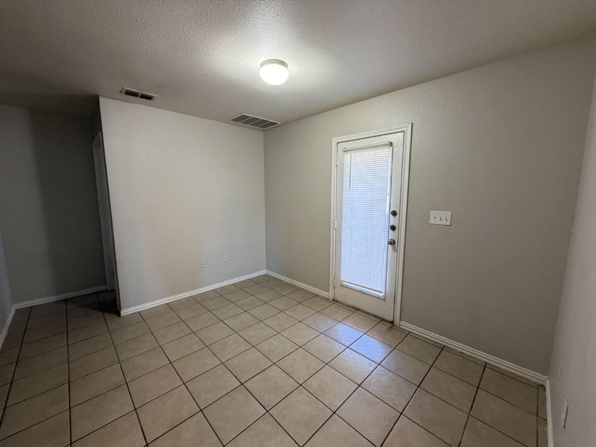 Townhouse for rent at 533 N Clinton Ave #B, Lubbock, TX 79416