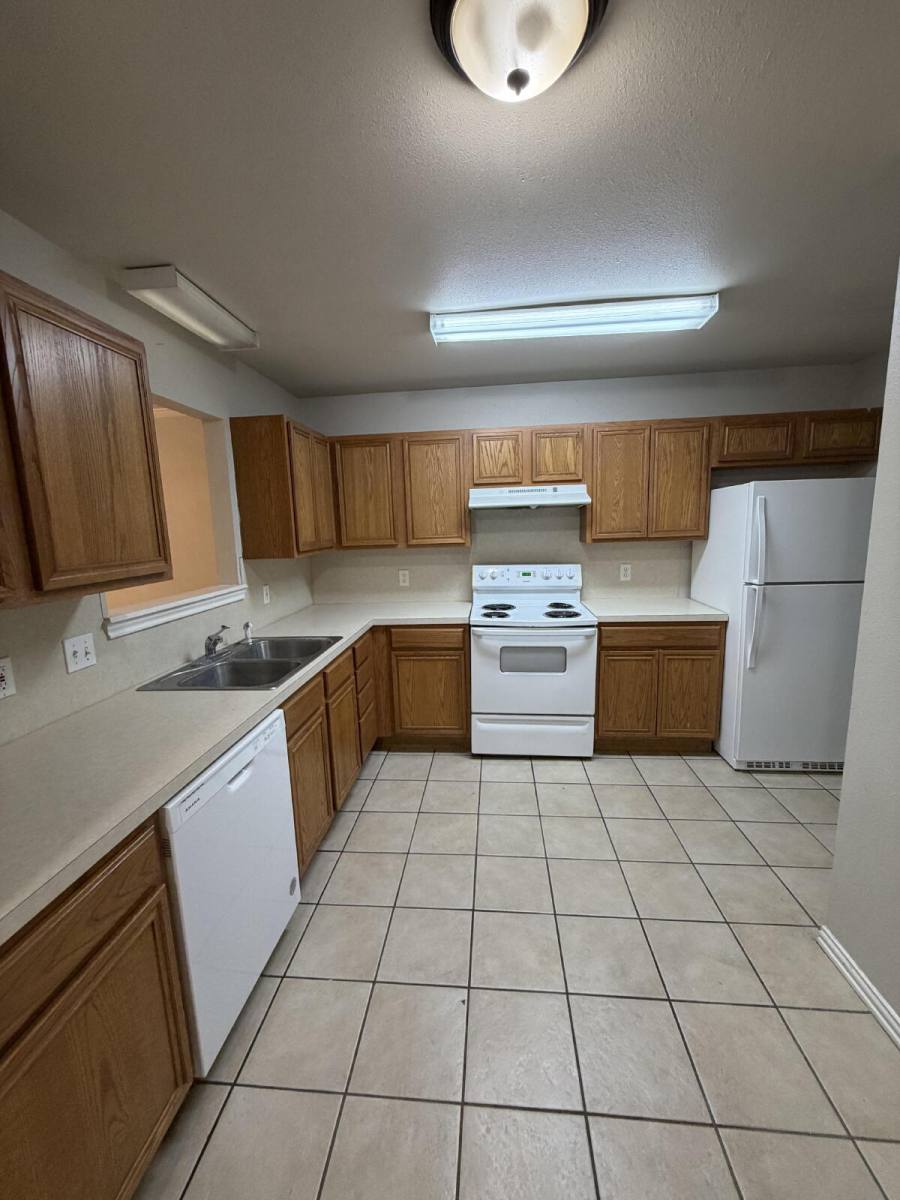 Townhouse for rent at 533 N Clinton Ave #B, Lubbock, TX 79416