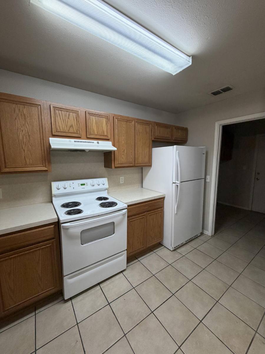 Townhouse for rent at 533 N Clinton Ave #B, Lubbock, TX 79416