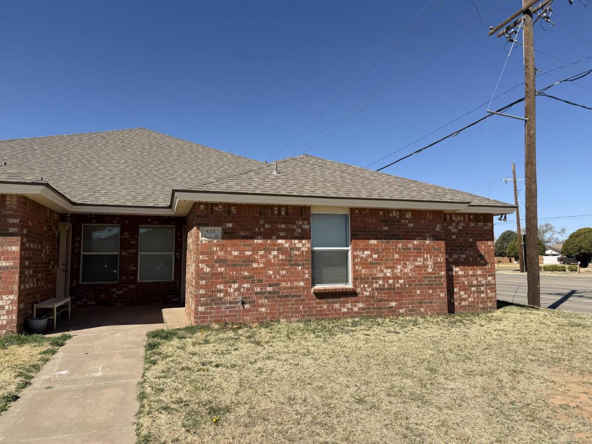 Townhouse for rent at 533 N Clinton Ave #B, Lubbock, TX 79416