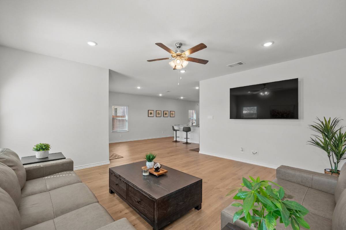 House for rent at 213 Kistler Dr, Little Elm, TX 75068