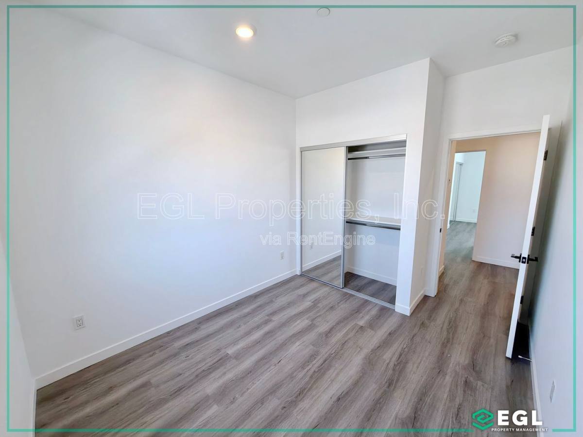 Townhouse for rent at 10501 S Buford Ave E, Inglewood, CA 90304