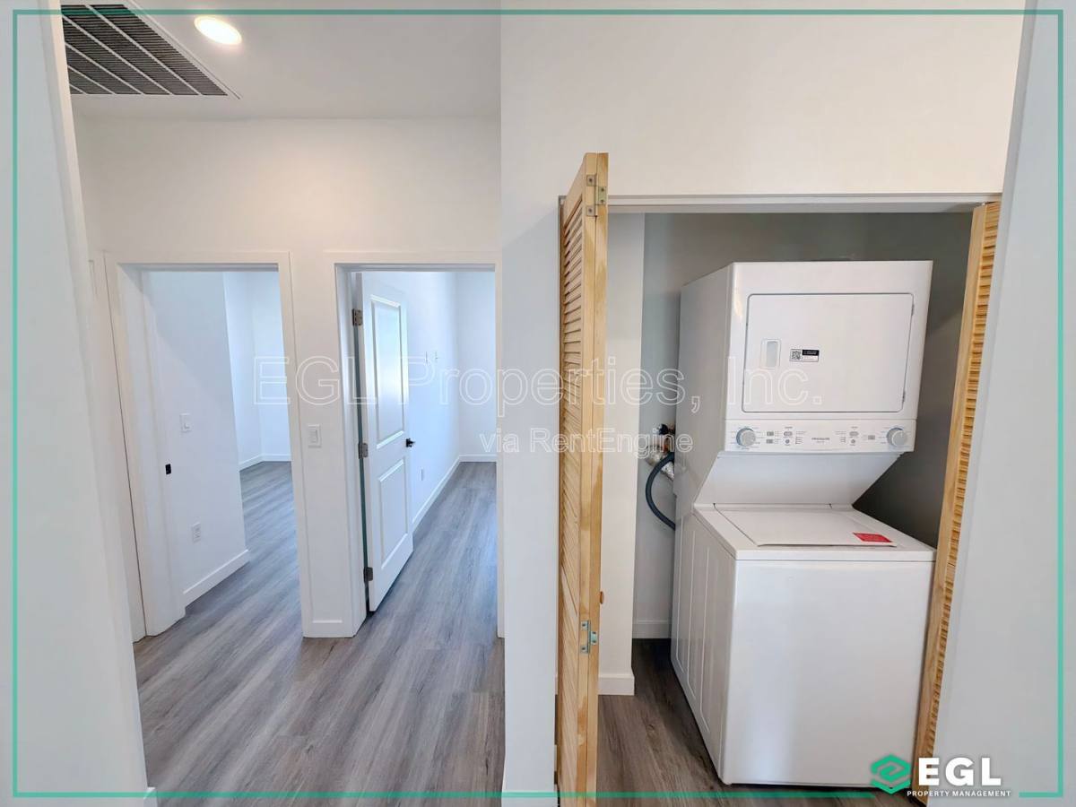 Townhouse for rent at 10501 S Buford Ave E, Inglewood, CA 90304