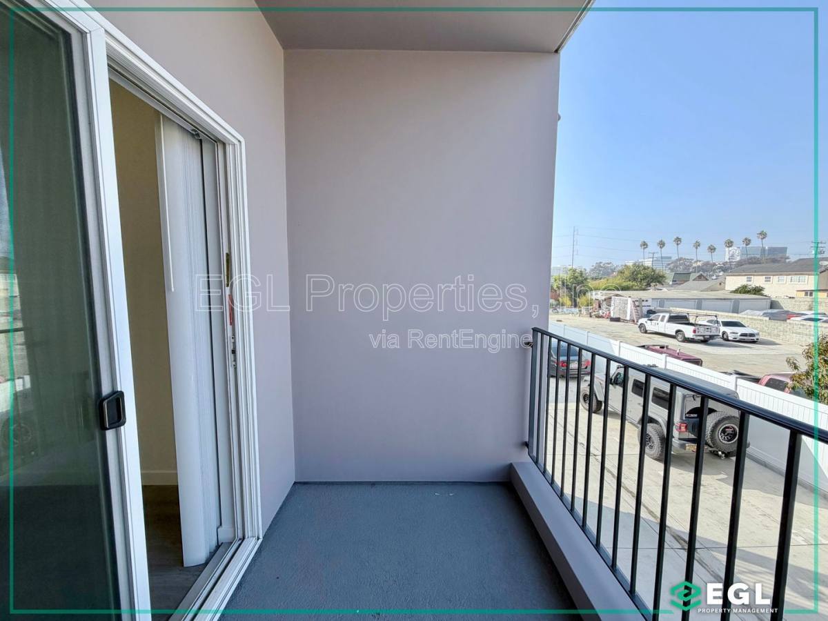Townhouse for rent at 10501 S Buford Ave E, Inglewood, CA 90304
