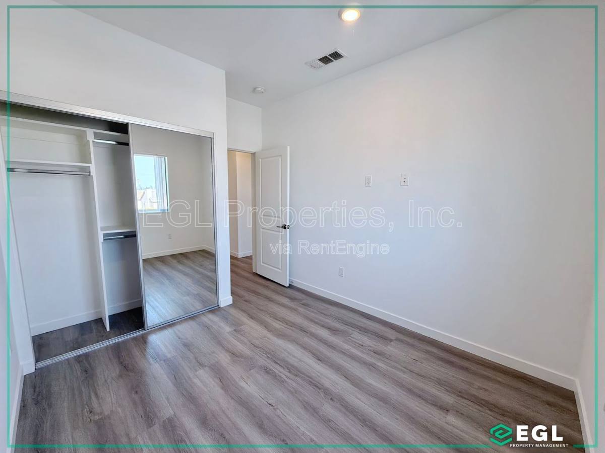 Townhouse for rent at 10501 S Buford Ave E, Inglewood, CA 90304