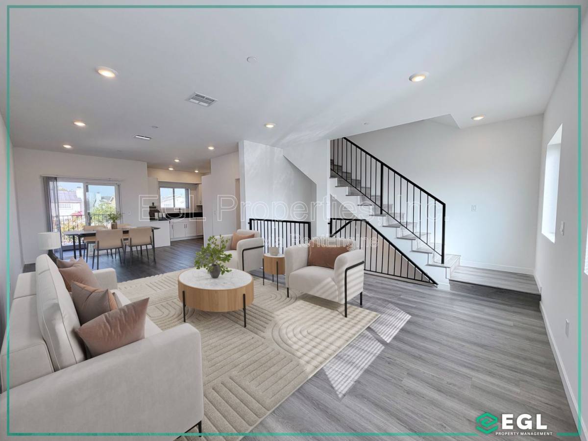 Townhouse for rent at 10501 S Buford Ave E, Inglewood, CA 90304