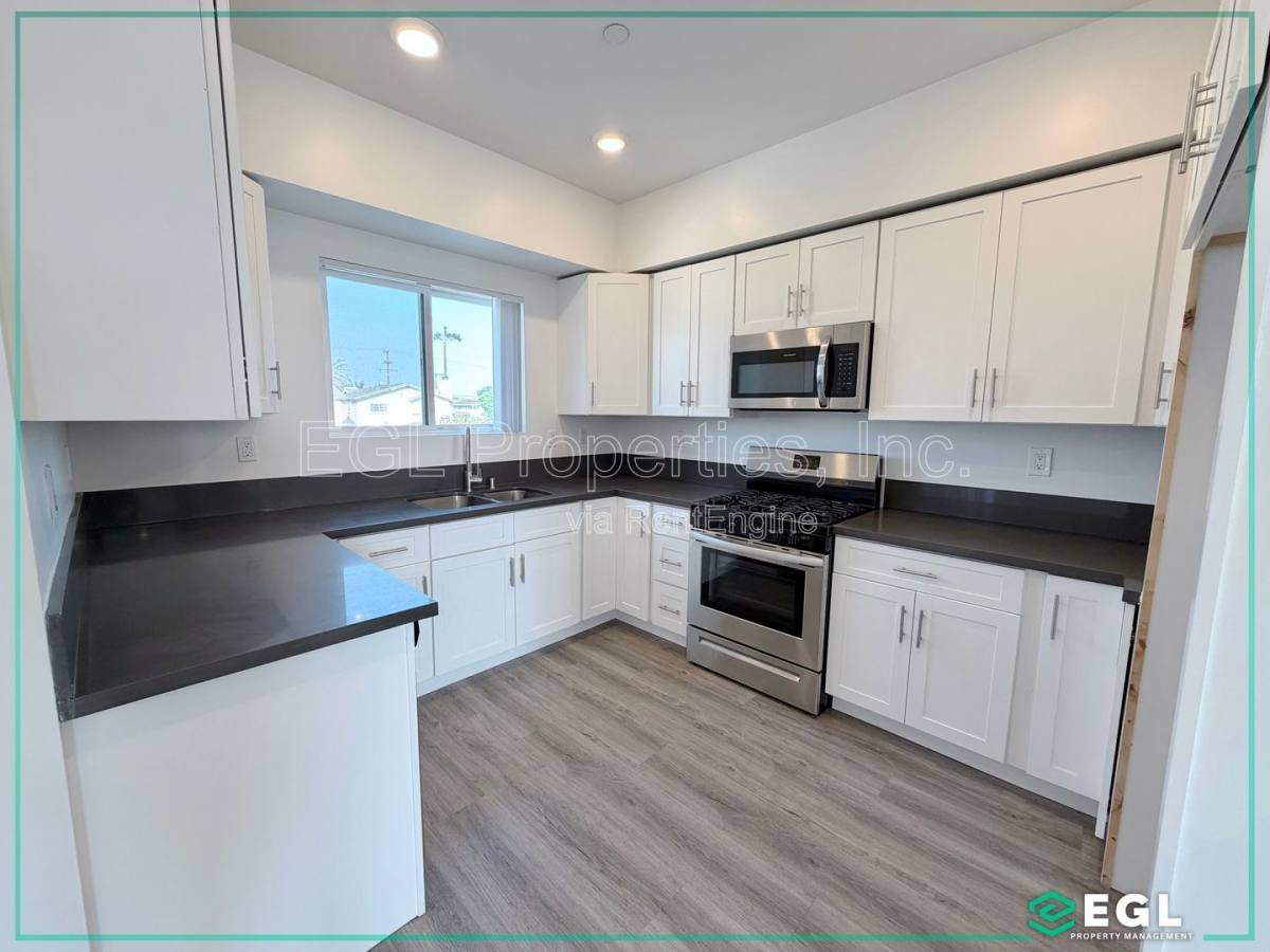 Townhouse for rent at 10501 S Buford Ave E, Inglewood, CA 90304