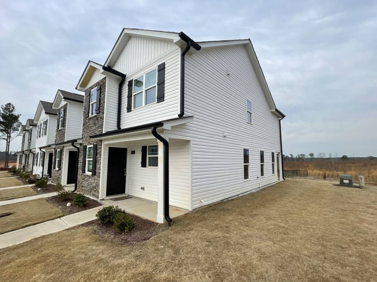Townhouse for rent at 1100 Peony Lane, Youngsville, NC 27596