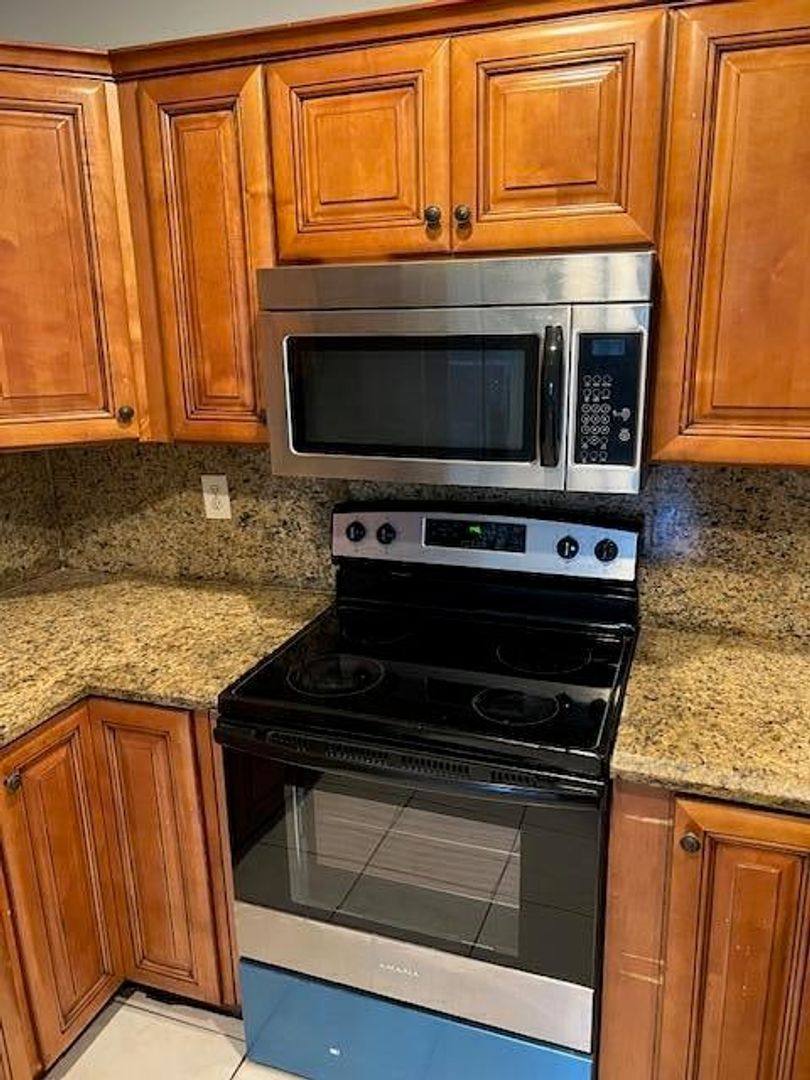 Townhouse for rent at 140 Baldwin Blvd, Lake Worth, FL 33463