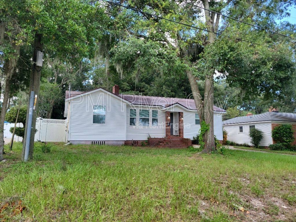 House for rent at 1356 River Hills Circle E, Jacksonville, FL 32211