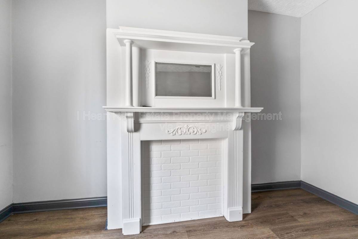 Apartment for rent at 957 Harrison Ave, Columbus, OH 43201