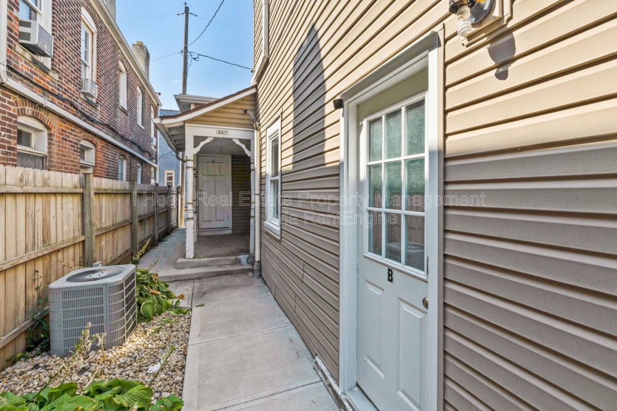 Apartment for rent at 957 Harrison Ave, Columbus, OH 43201