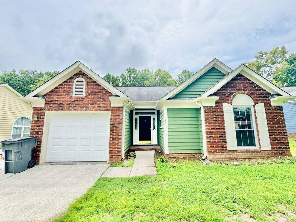 House for rent at 2608 Clarencefield Dr, Charlotte, NC 28216