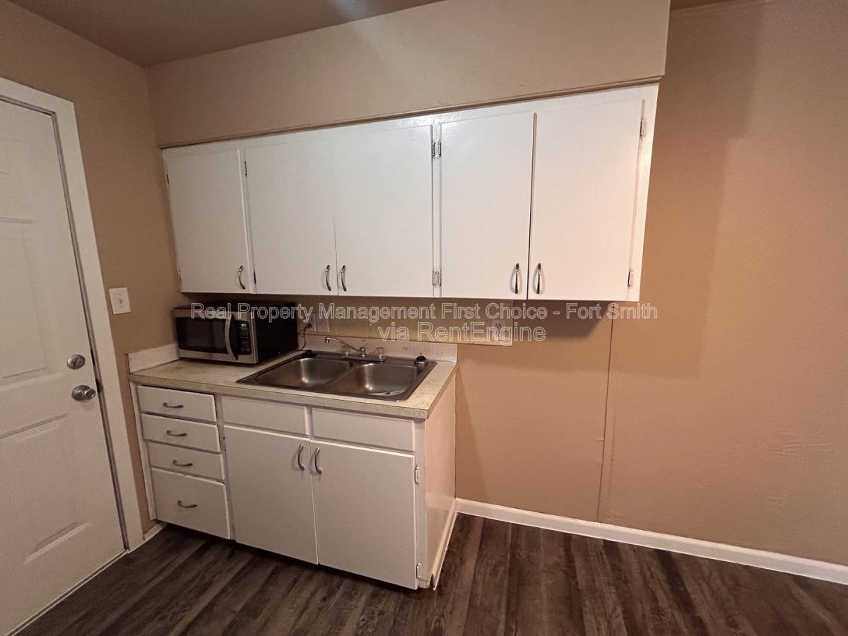 Apartment for rent at 2301 S V St #7, Fort Smith, AR 72901