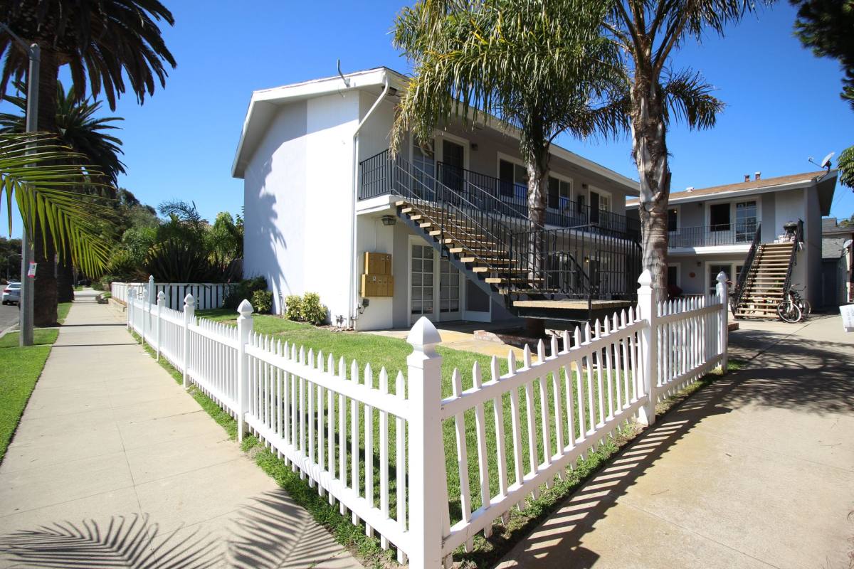 Apartment for rent at 409 California St, Huntington Beach, CA 92648
