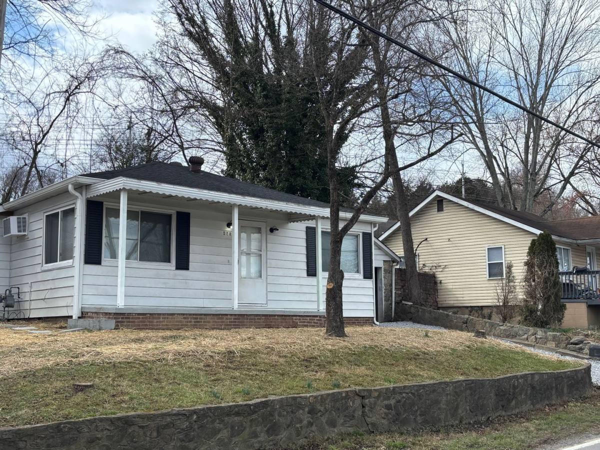 House for rent at 409 E Gate Rd, Sevierville, TN 37862